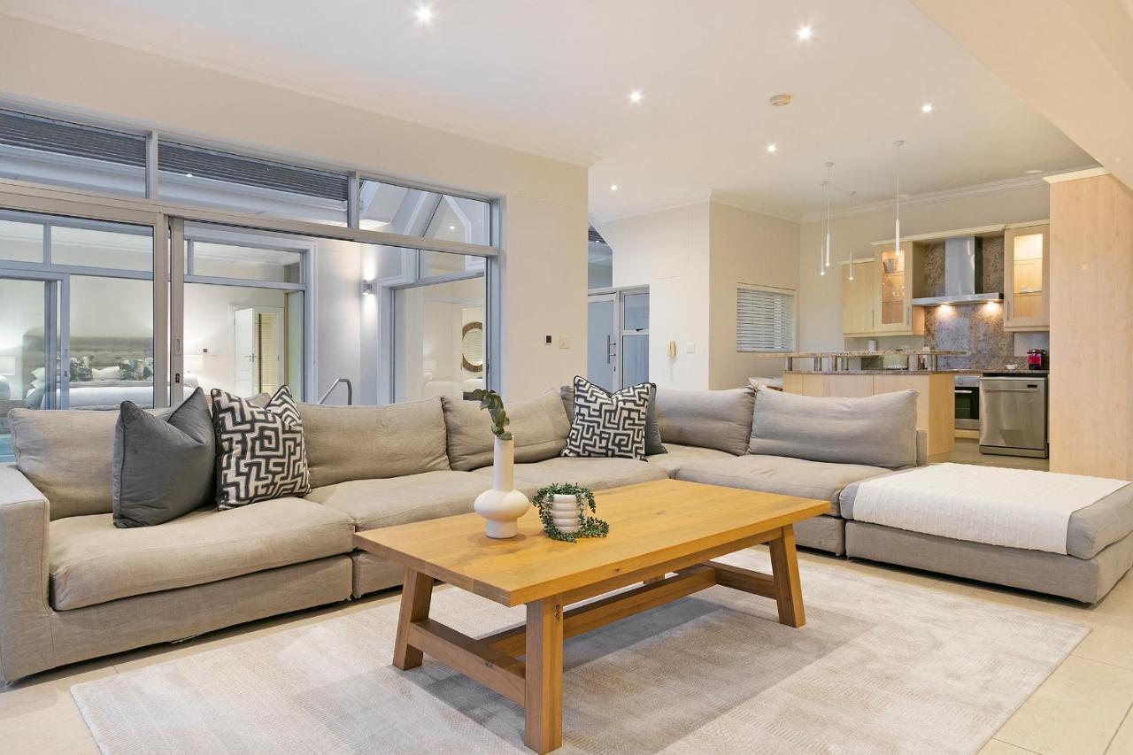 Luxury Serviced Mountain Villa In Constantia Kapstaden Exteriör bild