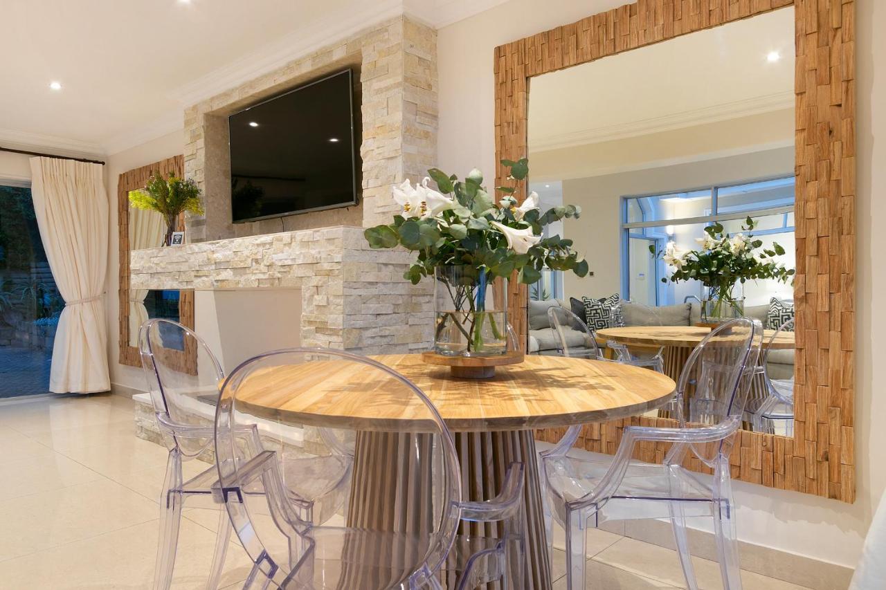 Luxury Serviced Mountain Villa In Constantia Kapstaden Exteriör bild