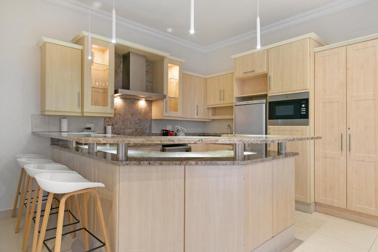 Luxury Serviced Mountain Villa In Constantia Kapstaden Exteriör bild