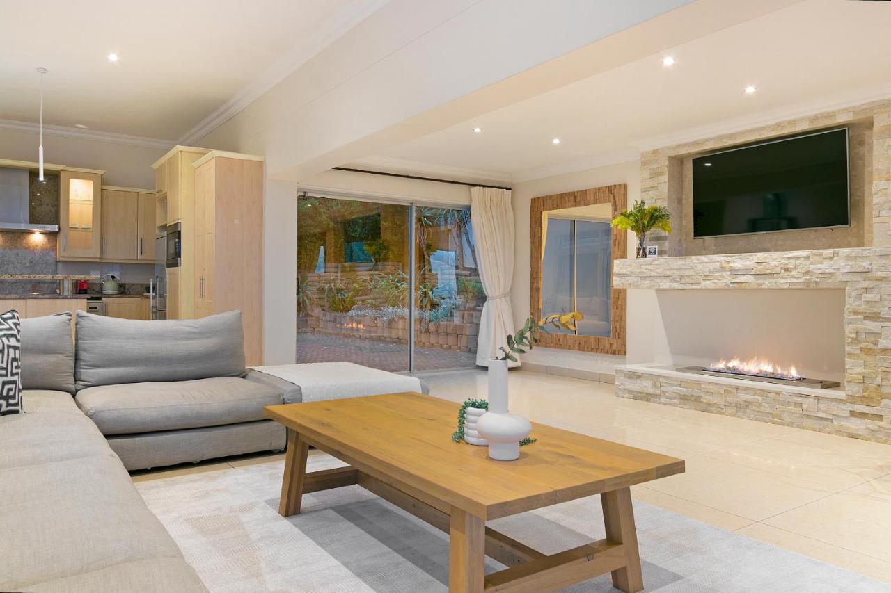 Luxury Serviced Mountain Villa In Constantia Kapstaden Exteriör bild